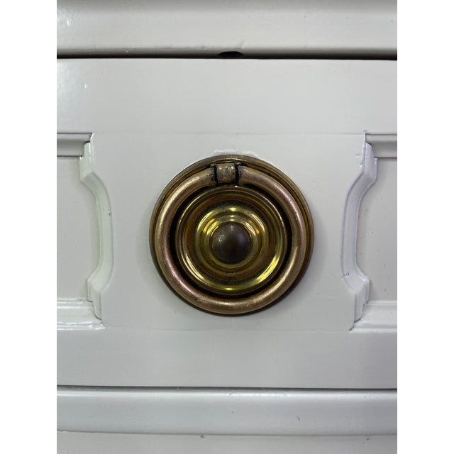 Pair of American of Martinsville Transitional Nightstands in Off-White Lacquer With Brass Hardware, C. 1970s For Sale - Image 11 of 12