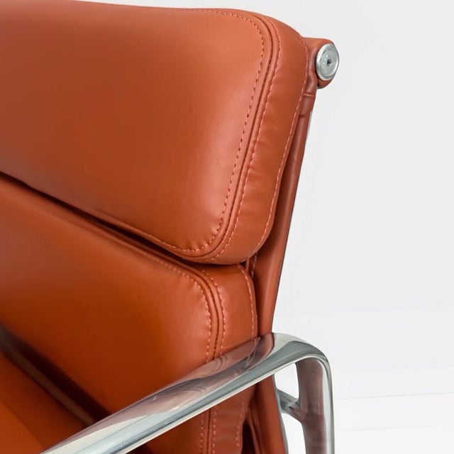 Herman Miller Eames Aluminum Group Soft Pad Management Chair – Warm Cognac Leather For Sale - Image 6 of 10