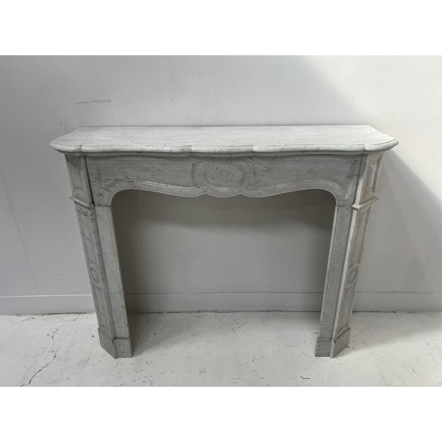 Louis XV Style Fireplace in Carrara White Marble, 1900s For Sale - Image 9 of 14