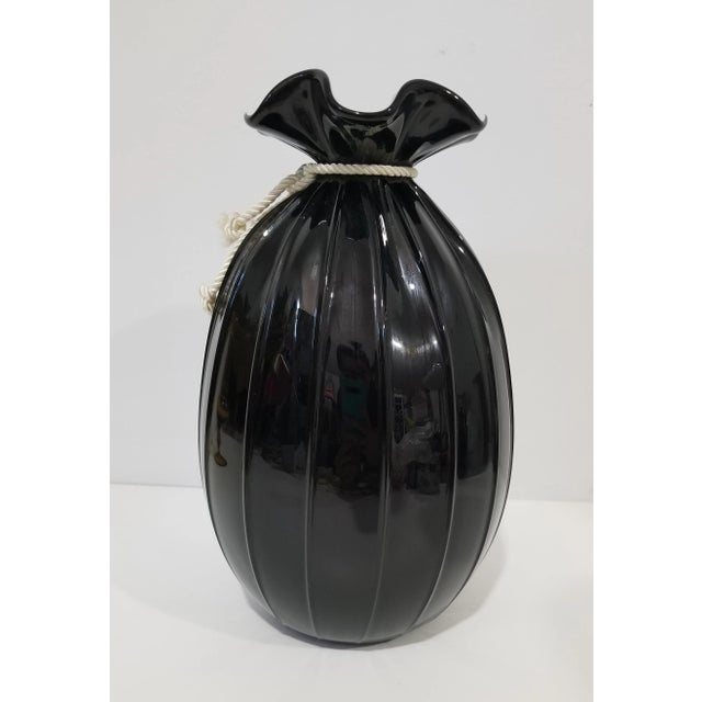 1960s Large Pilgrim Glass Black & White Satchel Art Glass Vase For Sale - Image 10 of 10