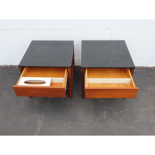 Knoll Two Tones Mid Century Modern Nightstands Bedside Tables a Pair 6597 For Sale - Image 17 of 17