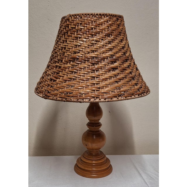 Vintage Table Lamp with Turned Maple Base and Woven Raffia Shade, 1980s, in Very Good conditions. Designed 1980 to 1989...