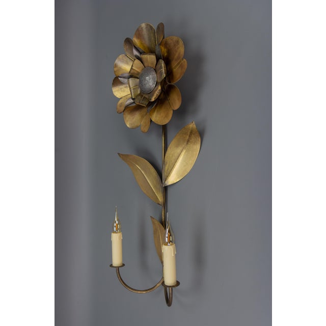 Mid-Century Modern Brass and Metal Flower-Shaped Twin Arm Sconce, France, 1950s For Sale - Image 6 of 18