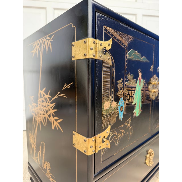 Black Vintage Chinese Hand-Painted Black Lacquer Chinoiserie Nightstand Side Cabinet For Sale - Image 8 of 17