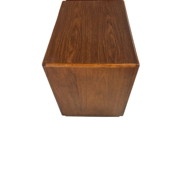 1970s Founders Jack Cartwright Inspired Walnut Nightstands, 2 Pieces For Sale - Image 4 of 6