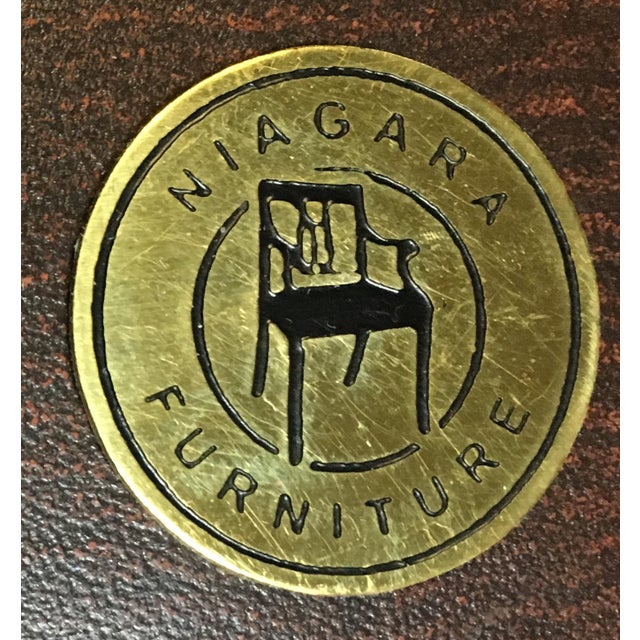 Traditional Traditional Round Dining Table For Sale - Image 3 of 15