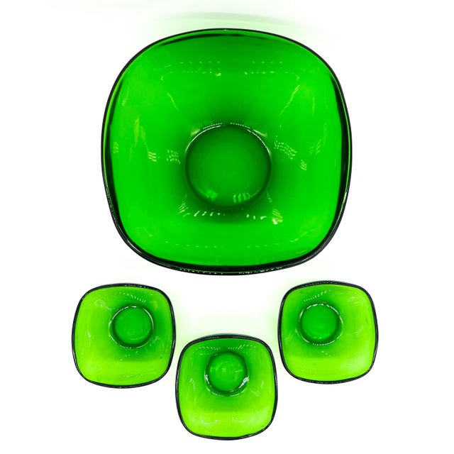 French Vereco Mid-Century Modern Emerald Green Glass Bowls – Set of 4 - French Modern, Minimalist For Sale - Image 13 of 17