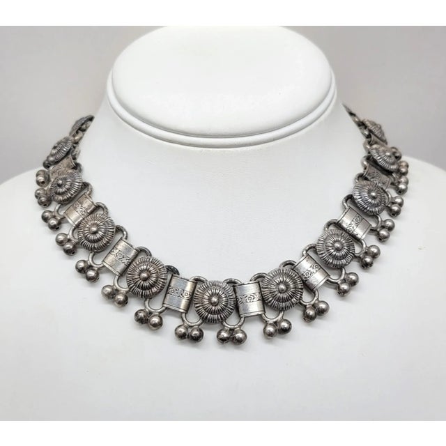 Monet Vintage Signed Monet Silvertone Link Collar Necklace For Sale - Image 4 of 8