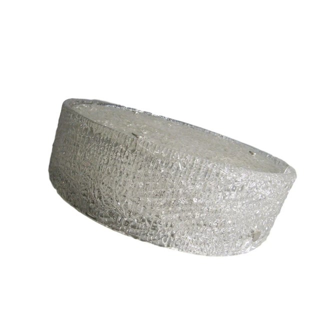 Design classic by Kaiser glow from the 1960s. Ice glass plafon with 3 burning points (E27 socket). Light bulbs are not...