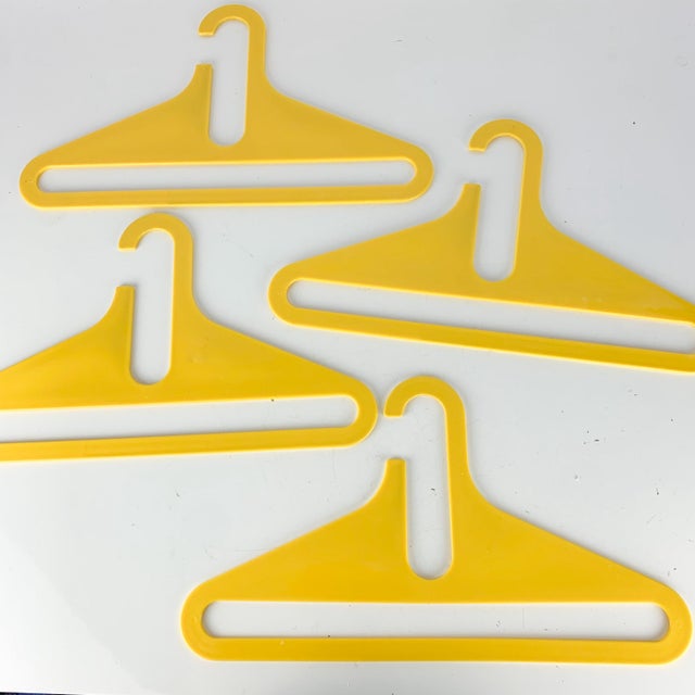 Mid-Century Modern Vintage Set 4 Atomic Yellow Plastic Clothes Hangers Danilo Silvestrin Atomic For Sale - Image 3 of 8