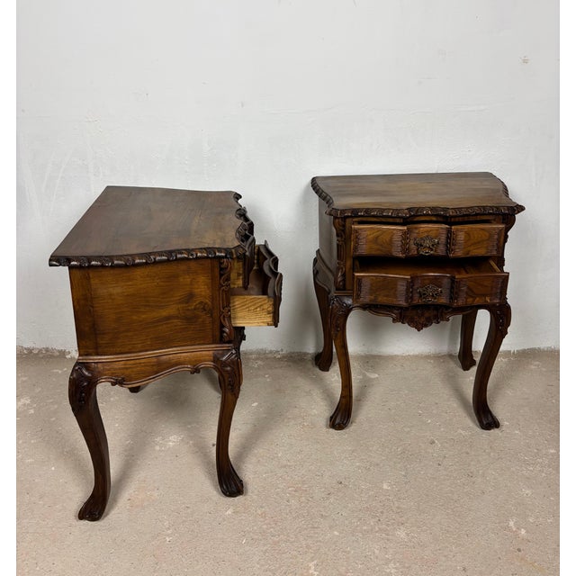 Wood Pair of Spanish Carved Louis XV Style Bedside Tables in Oak, 20th Century For Sale - Image 7 of 16