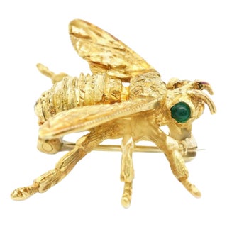 1980s 14k Yellow Gold & Emerald Bee Brooch For Sale