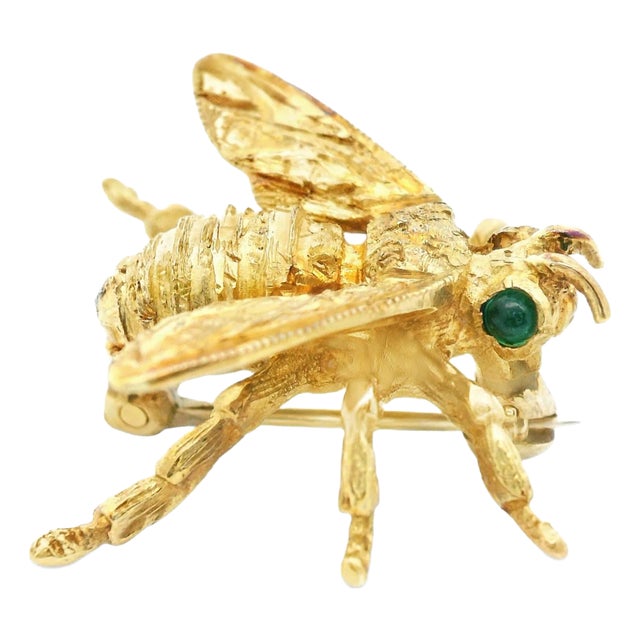 1980s 14k Yellow Gold & Emerald Bee Brooch For Sale
