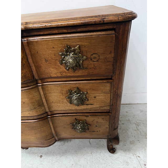 Louis XV Commode with Three Drawers in Walnut, 1700s For Sale - Image 3 of 14