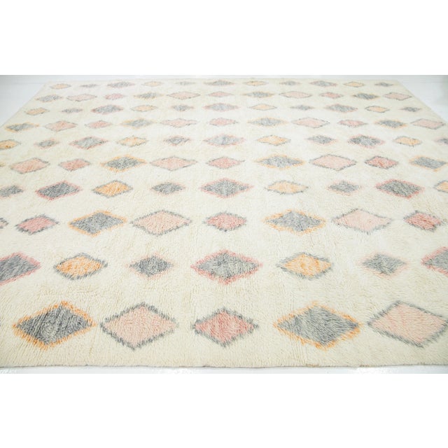 Organic Modern Moroccan Style Ivory Shaggy Wool Rug With Geometric Pattern For Sale - Image 4 of 9