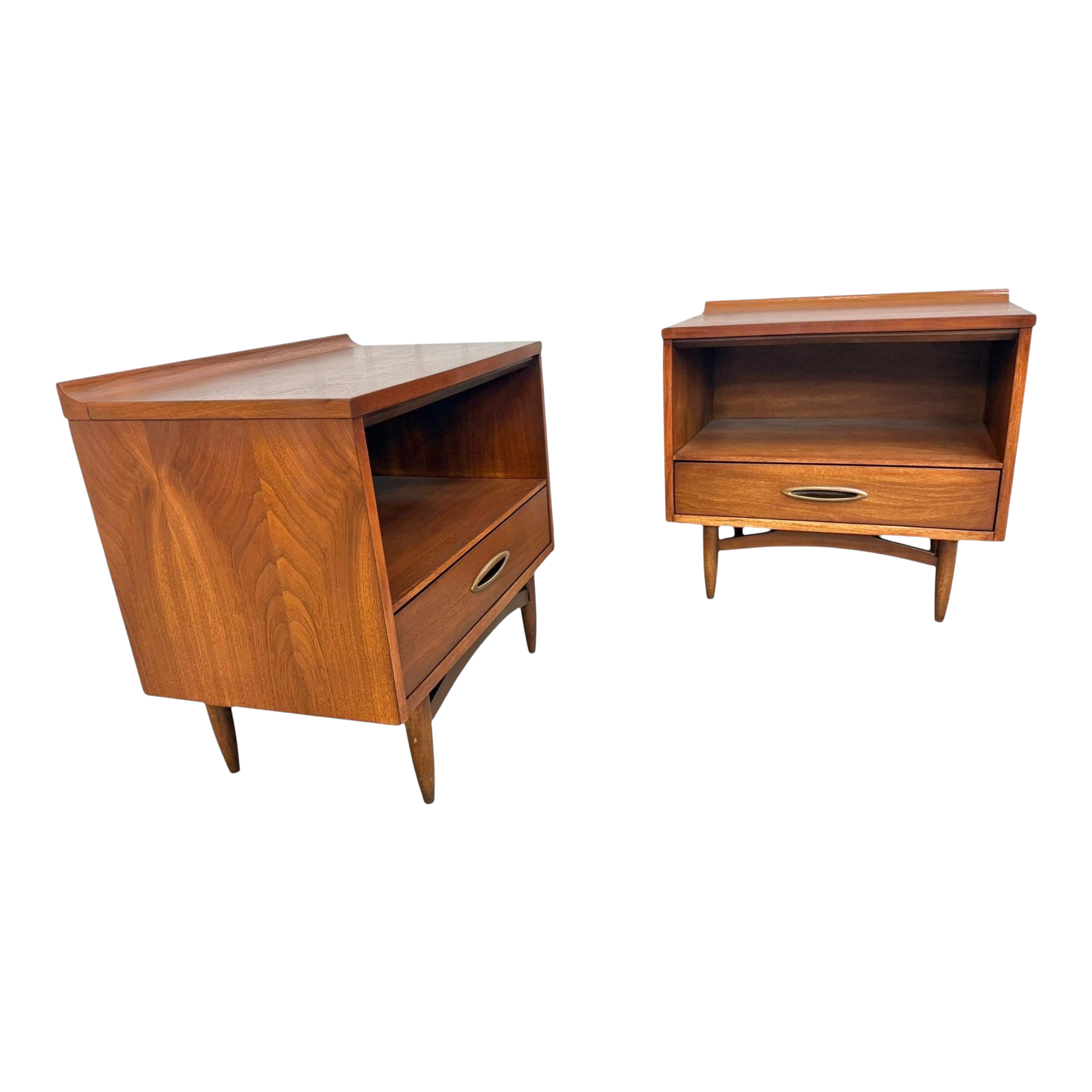 Mid-Century Modern Broyhill Sculptra Walnut Nightstands - Set of 2
