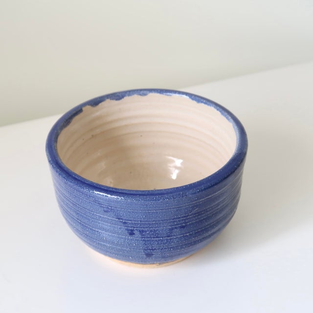 Signed Wabi Sabi Studio Pottery Bowl in Deep Periwinkle Blue Glaze & Wheel-Thrown Texture For Sale - Image 12 of 15