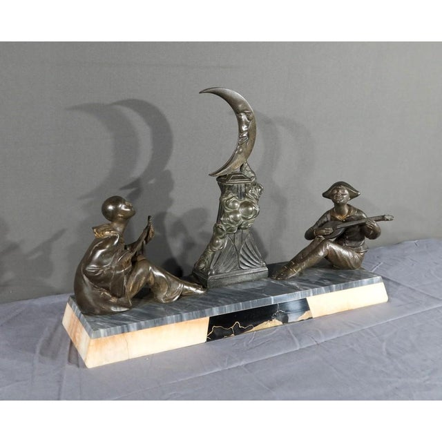 This sculpture in brown patina regula depicts Pierrot and Columbine, two emblematic figures of Italian comedy, interacting...