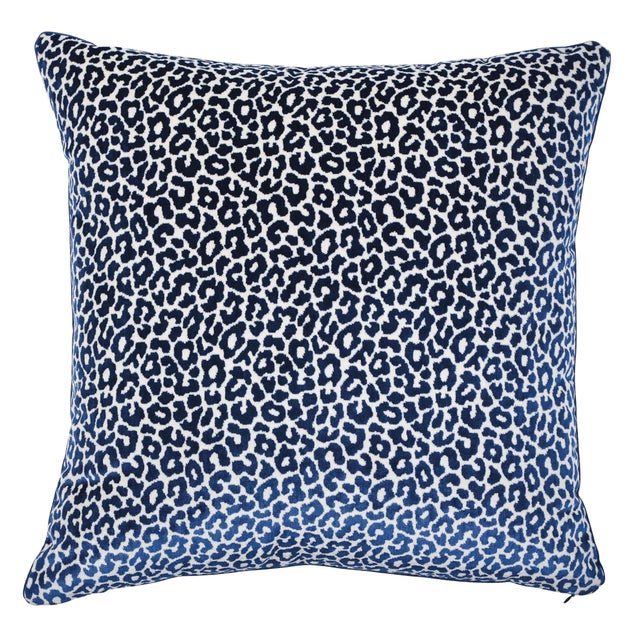 Mid-Century Modern Schumacher X Timothy Corrigan Madeleine 20" Pillow in Midnight For Sale - Image 3 of 3
