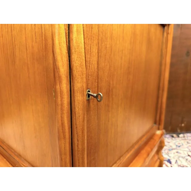 English Display Cabinet from Globe Wernicke For Sale - Image 16 of 18