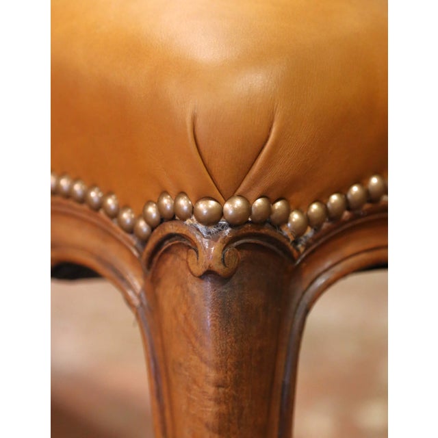 Tan Early 20th Century French Louis XV Carved Walnut Bench With Leather Seat For Sale - Image 8 of 10