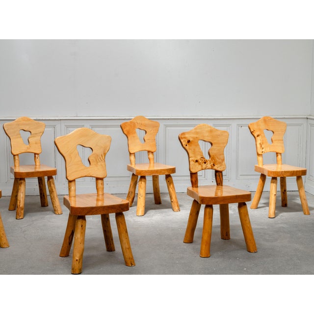 Set of six Brutalist chairs in solid elm dating from the 1950s. Their robust construction, thick legs, and freely sculpted...