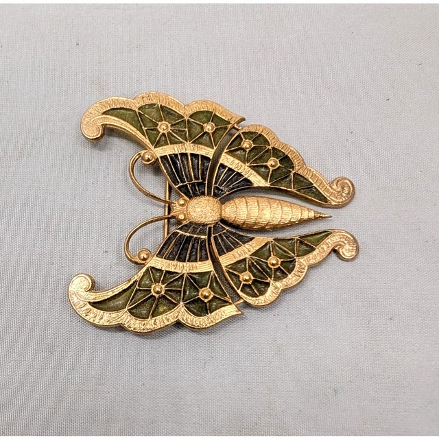 1970s Vintage Signed Napier Goldtone Green & Blue Plique-a-Jour Butterfly Brooch For Sale - Image 5 of 8