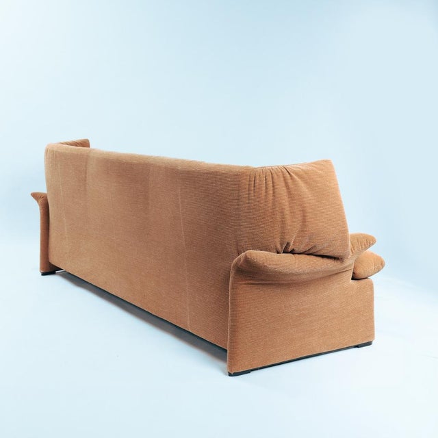 Vintage 3-Seater 'Portovenere' Sofa by Vico Magistretti for Cassina in soft Salmon Peach textile, 1980s An iconic 1982...