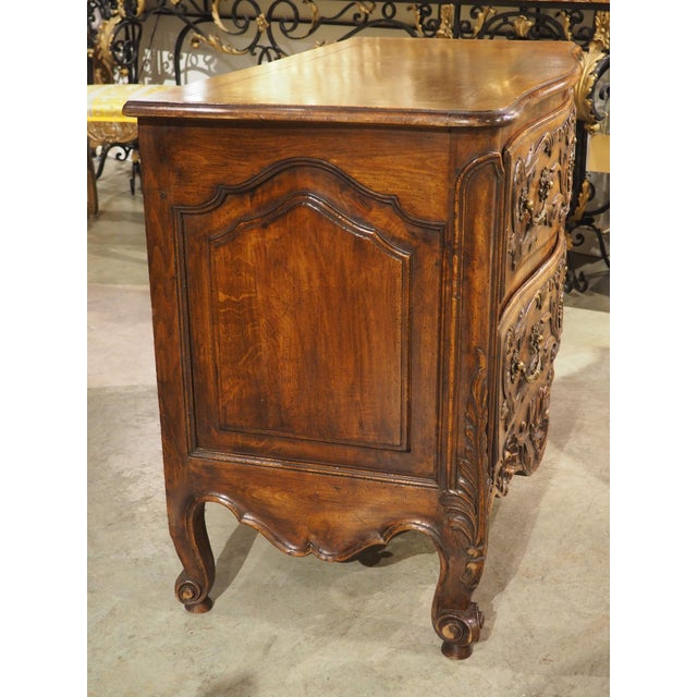 19th Century French Walnut Transitional Style 2-Drawer Commode From Arles For Sale - Image 16 of 17