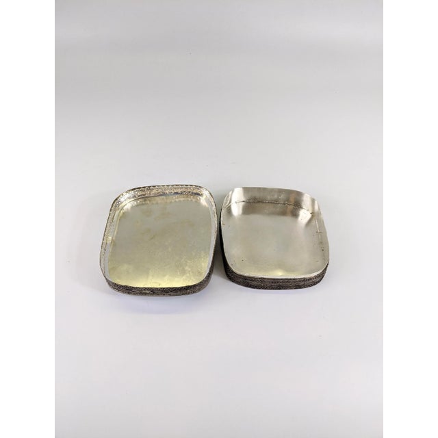 Chinese 19th Century Chinese Medium Sized Blue and White Porcelain Shard Jewelry Box of Trees and Bamboo For Sale - Image 3 of 6