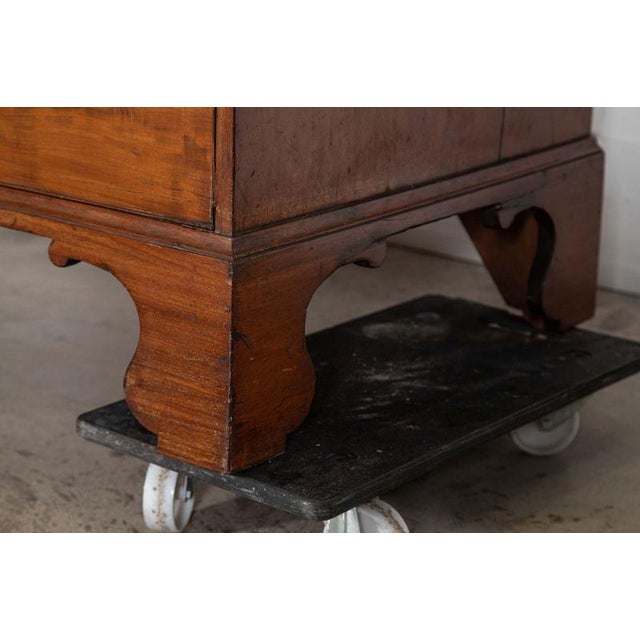 English George III Walnut Linen Press, 1800 For Sale - Image 11 of 16