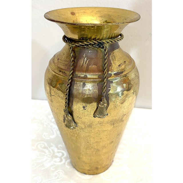 Charming vintage hammered brass vase from the mid 20th century. The piece is designed in the Italian Hollywood Regency...