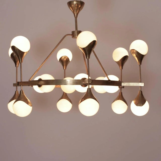 2000 - 2009 Very Large Murano Glass and Brass Chandelier in the Style of Stilnovo For Sale - Image 5 of 7