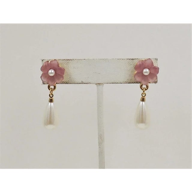 Vintage Circa 1990 Napier Resin Flowers & Faux-Pearl Pierced Earrings - 2 Pieces For Sale In Philadelphia - Image 6 of 7