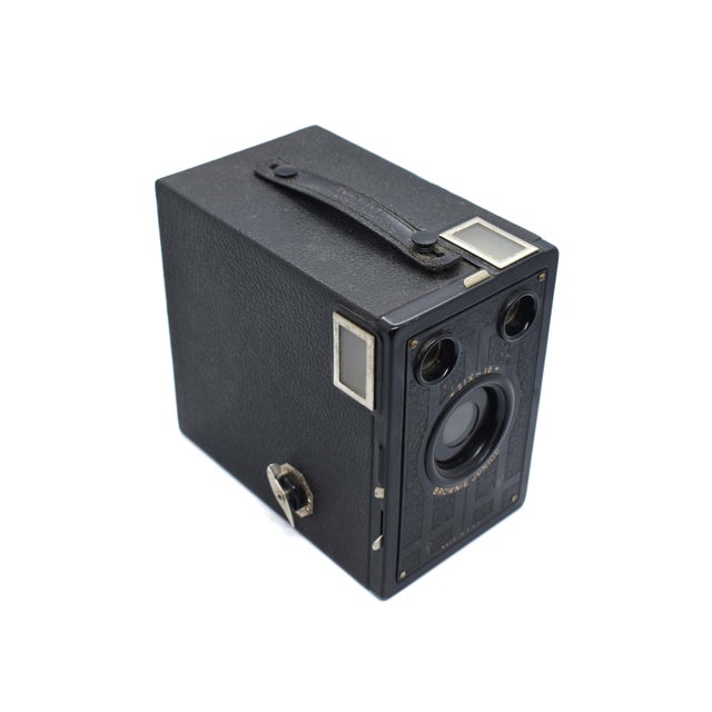 Art Deco 1930s Kodak Six-16 Brownie Junior Box Camera For Sale - Image 3 of 9