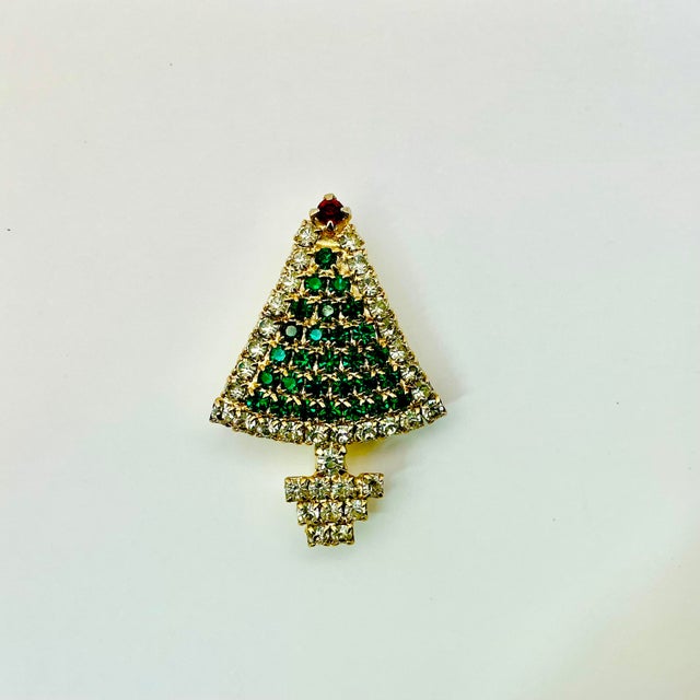 American 1950s Vintage Boho Chic Americans Hollywood Regency Rhinestone Christmas Tree Brooch. For Sale - Image 3 of 6