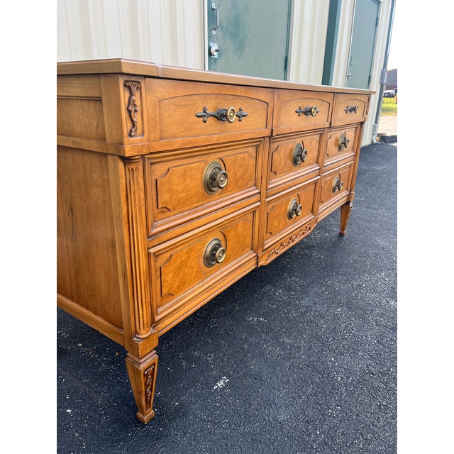 Vintage 9-Drawer Neoclassical Fruitwood and Burl Dresser For Sale - Image 10 of 12