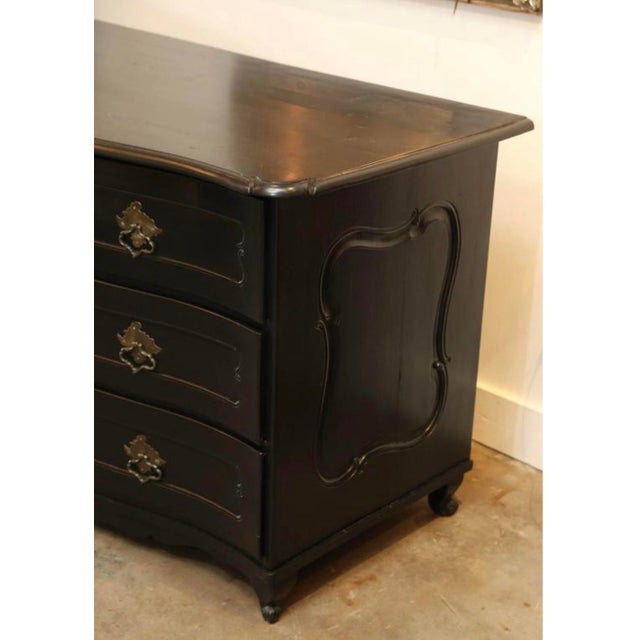 French 18th Century French Louis XV Laquer Commode For Sale - Image 3 of 6