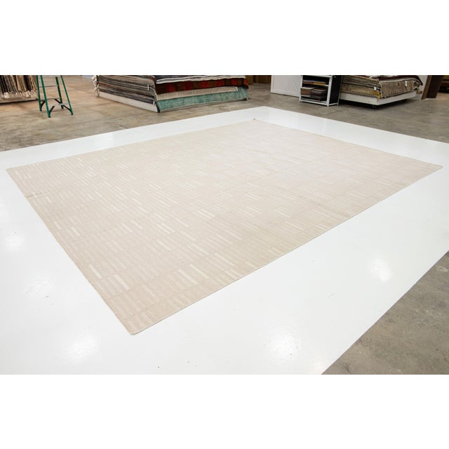 Modern Modern Kilim Flatweave Wool Rug in Beige With Geometric Pattern For Sale - Image 3 of 9