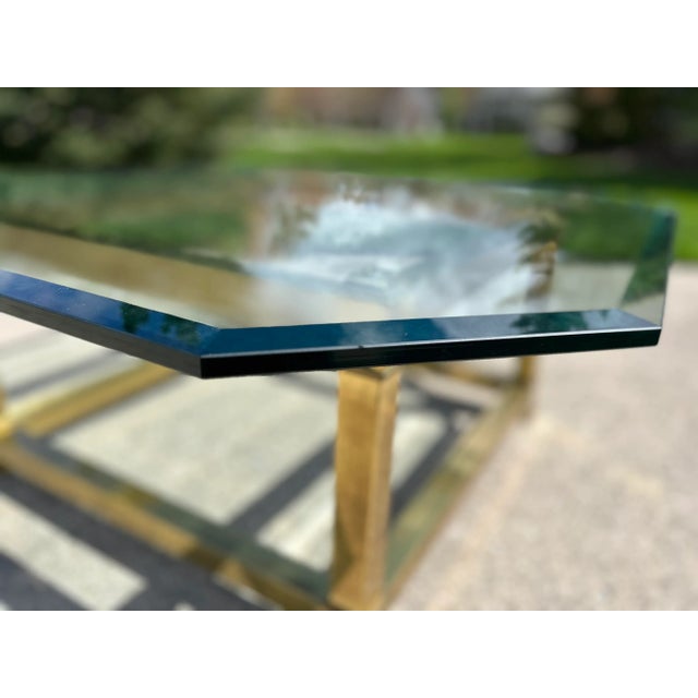 1970s Mastercraft Attributed Mid-Century Modern Brass & Beveled Glass Coffee Table | Vintage Hollywood Regency Cocktail Table | 1970s Luxury Statement Piece For Sale - Image 5 of 8