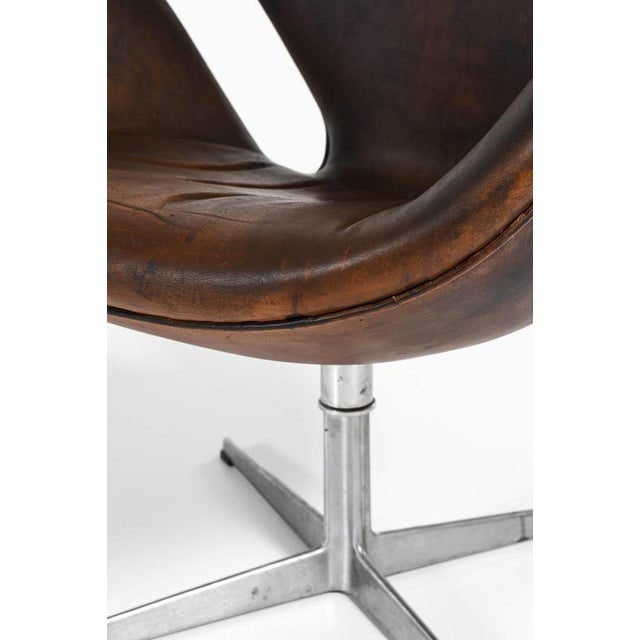 Metal Easy Chairs in Aluminium and Leather by Arne Jacobsen, 1970s, Set of 2 For Sale - Image 7 of 13