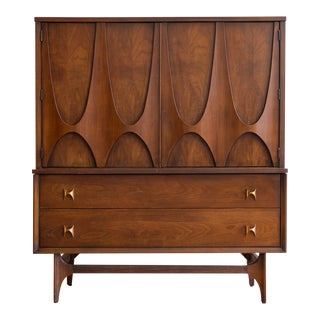 1960s Vintage Mid Century Broyhill Brasilia Gentleman's Chest / Highboy Dresser For Sale