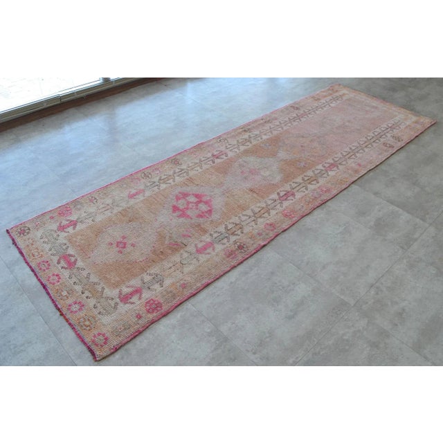 1970s Pink Kurdish Runner Rug Hand-Knotted Distressed Hallway Decor For Sale - Image 4 of 10