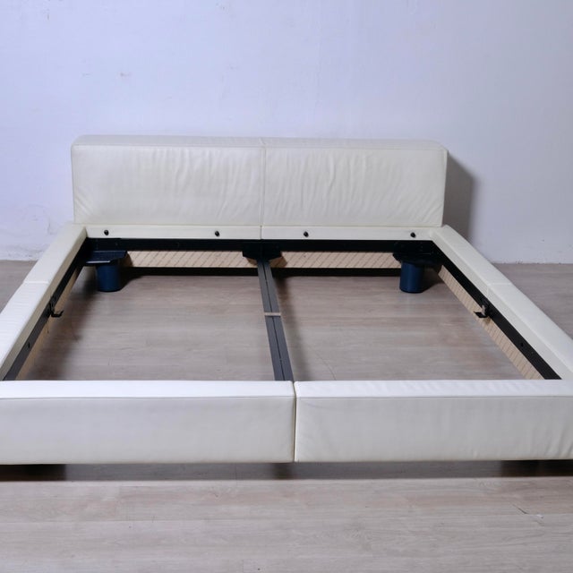Sera Double Bed in Leather by Roberto Palomba for Poltrona Frau, 1980s For Sale - Image 4 of 15