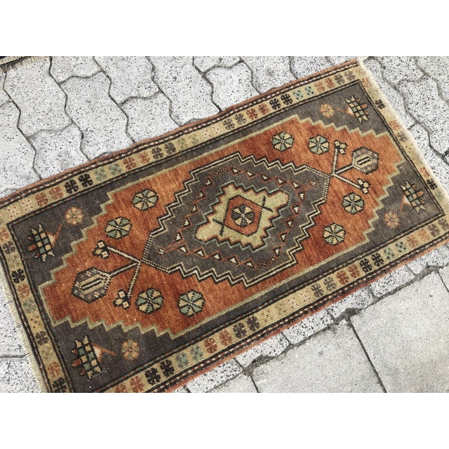 Transitional 1960s Oushak Handmade Small Door Mat Rug For Sale - Image 3 of 6