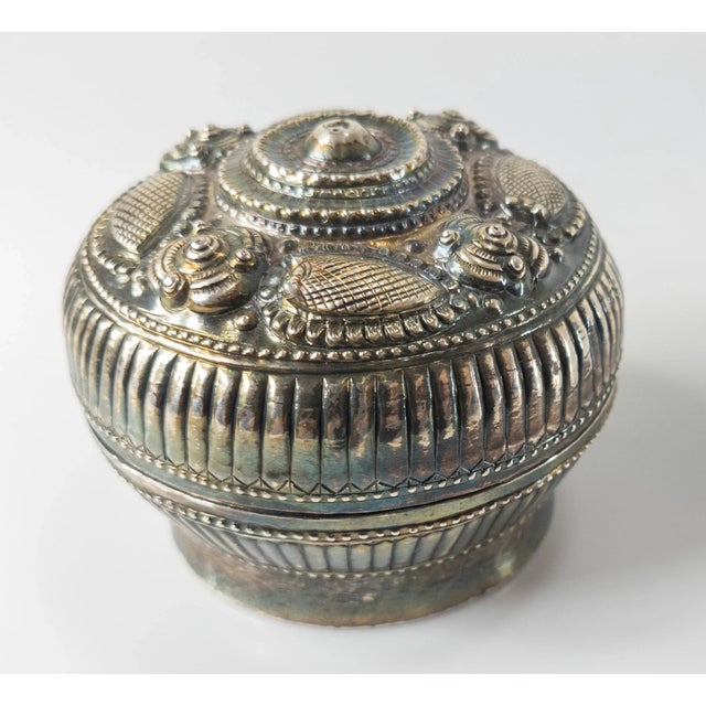 Early 20th Century South East Asian Repousse Silver Betel Box For Sale - Image 4 of 9
