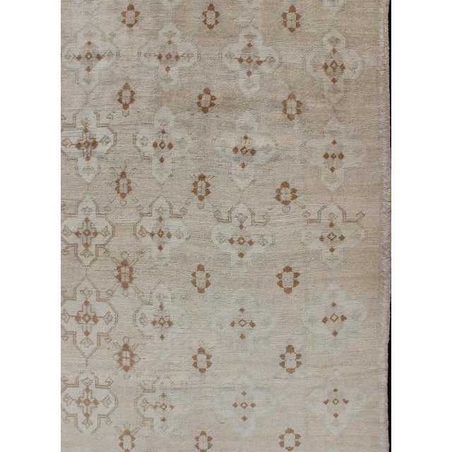 Muted Oushak Hand Knotted With All-Over Tribal Design in Light Tones of Taupe and Browns For Sale - Image 4 of 12