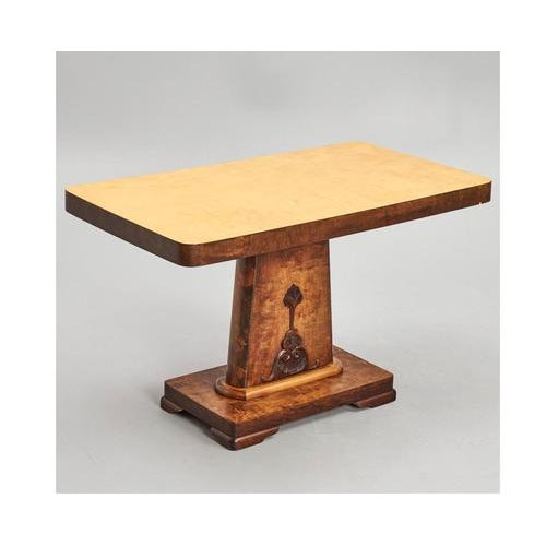 Art Deco Swedish Tiger Stripe Pedestal Table in Golden Birch, 1920s For Sale - Image 4 of 5