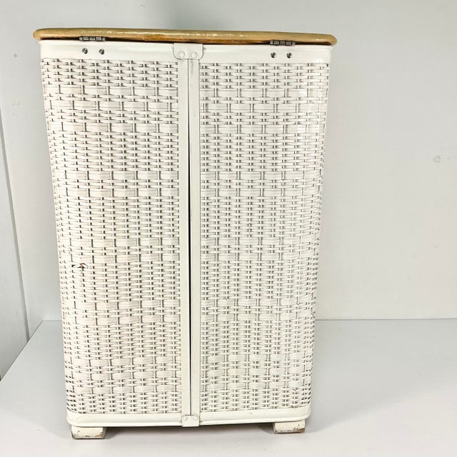 1960s Vintage Boho Chic Coastal Americana Extra Tall Wicker Hamper For Sale - Image 10 of 16