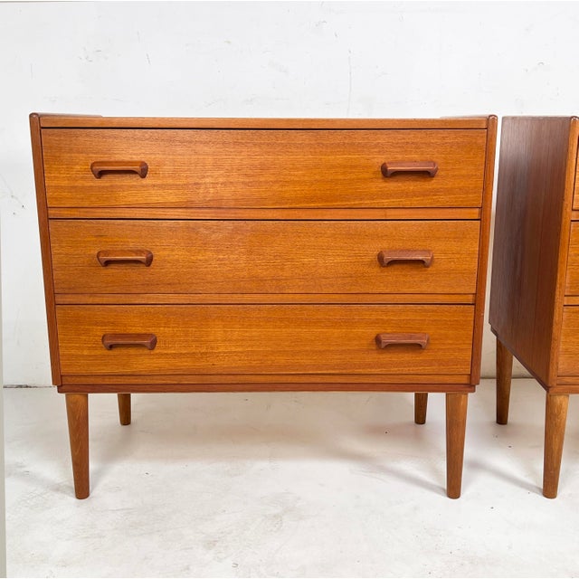 C. 1960s Carl Aage Skov for Munch Mobelfabrik Teak Three Drawer Chests - A Pair For Sale In Boston - Image 6 of 15